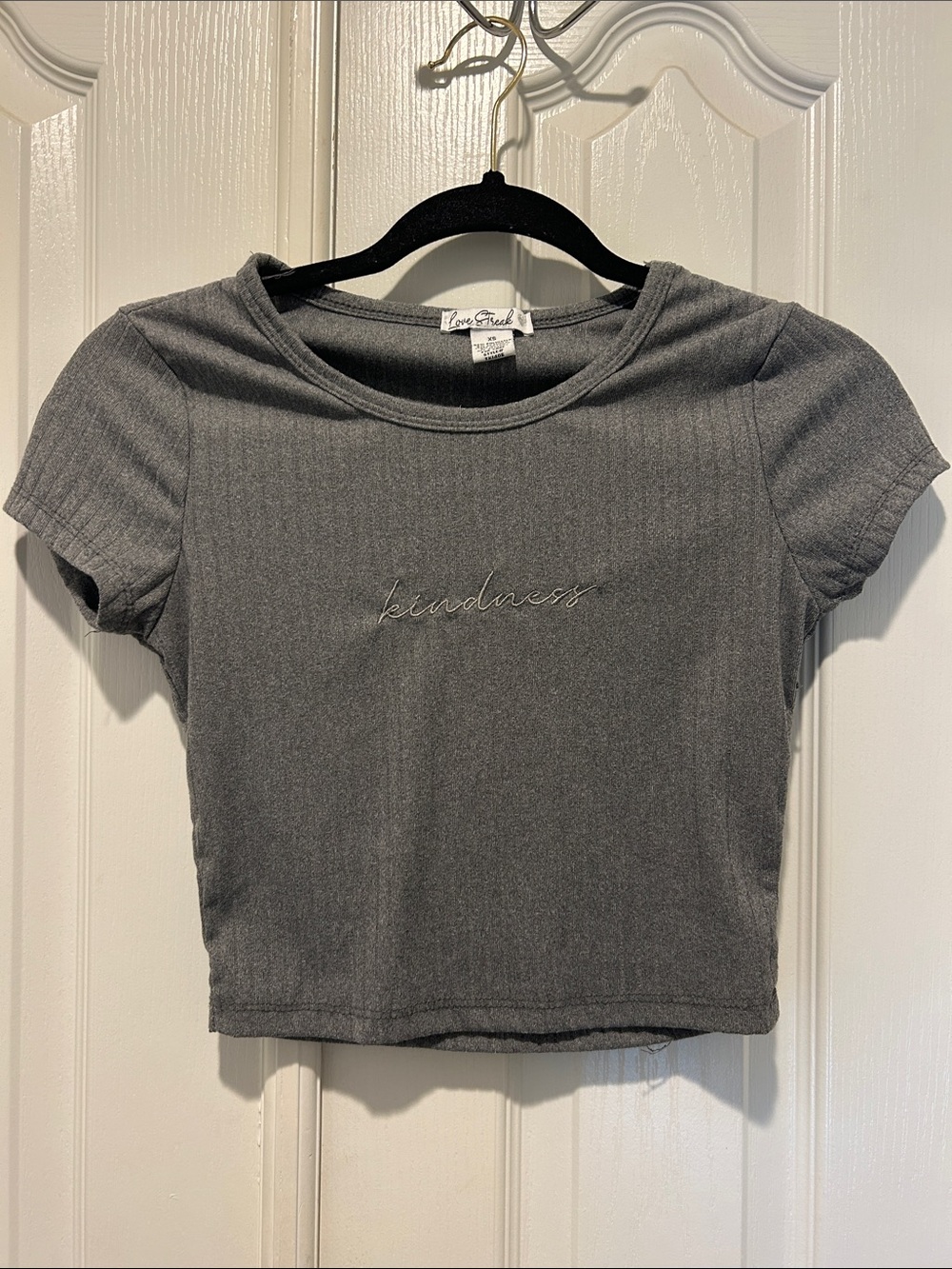 Love Streak Women's Gray 'Kindness' Ribbed Crop Tee